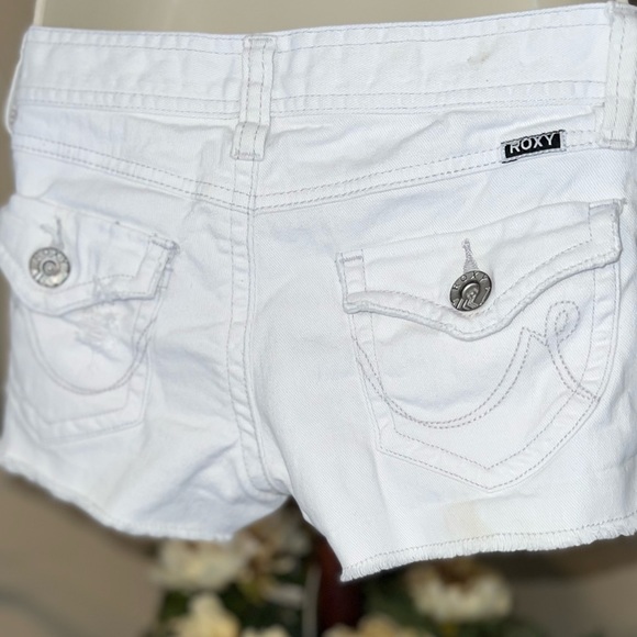NWOT Roxy Distressed White Cut-off Shorts in size 3 - Picture 5 of 6